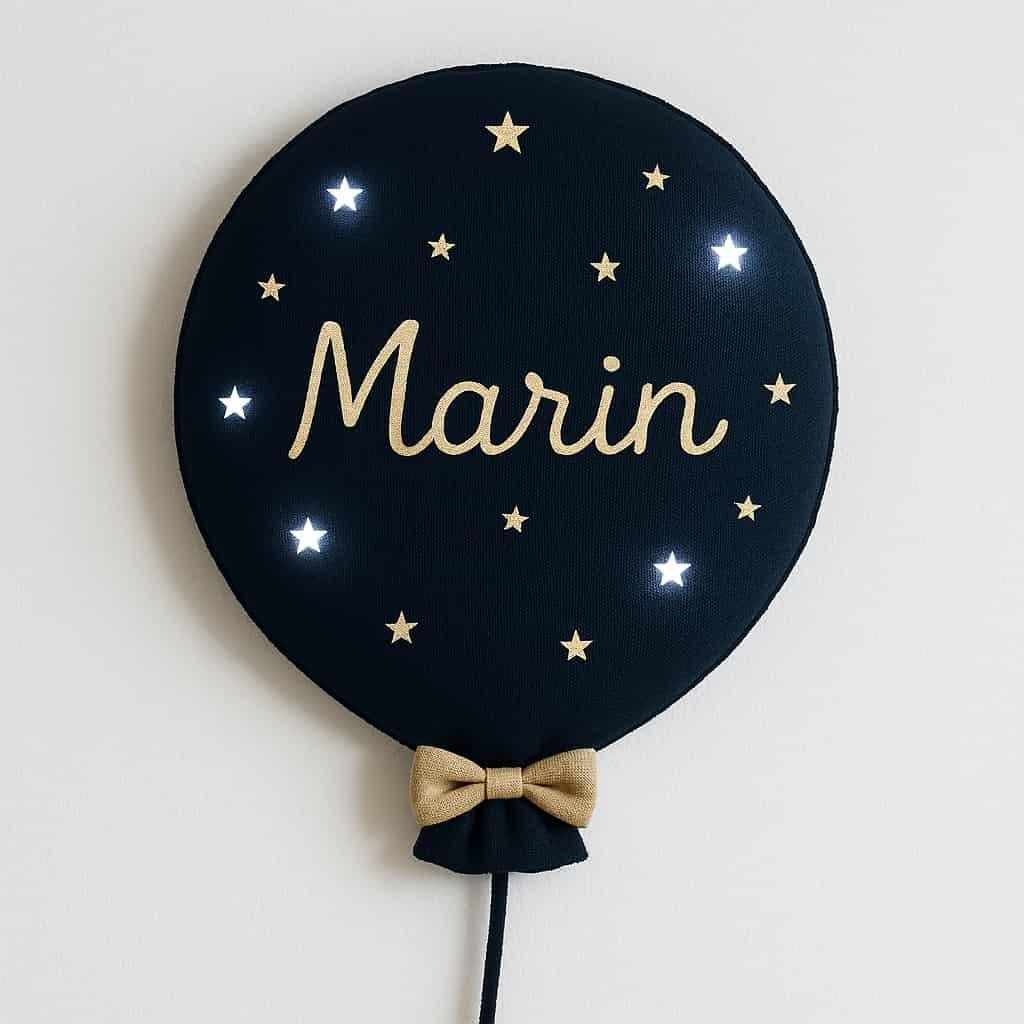 Ballon mural led personnalise avec le prenom marin a suspendre en tissus bleu fonce idee de decoration originale et artisanale