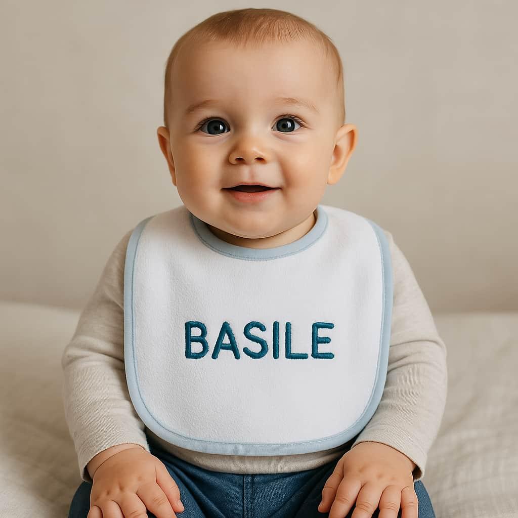 Bavoir pour bebe personnalise avec le prenom basile