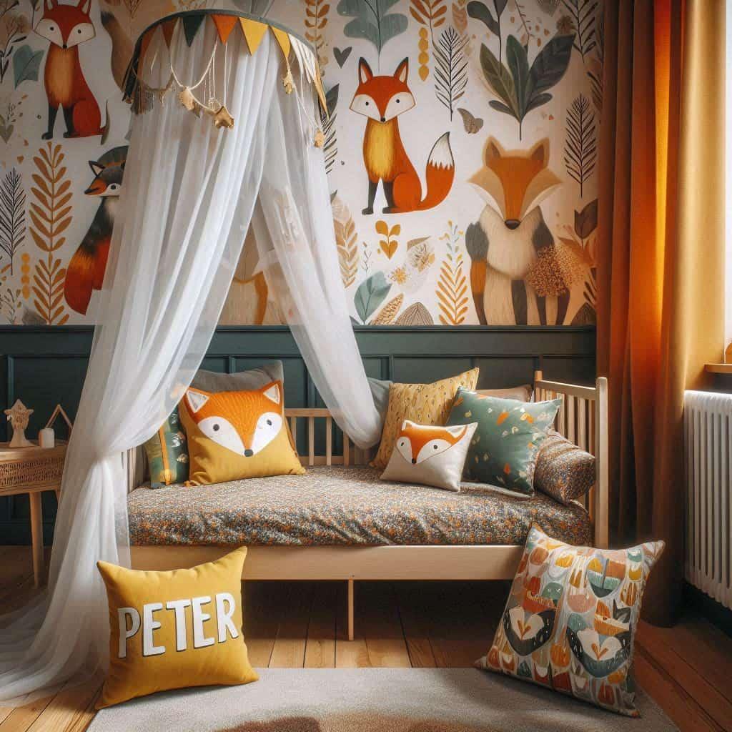 Chambre enfant decoree sur le theme du renard avec prenom peter tons orange et bois naturel