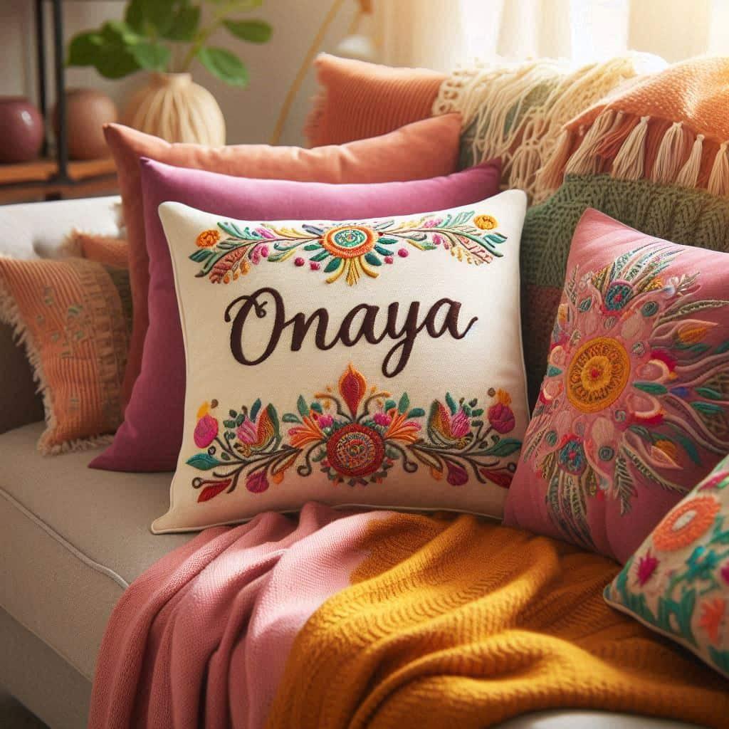 Coussin personnalise avec le prenom onaya