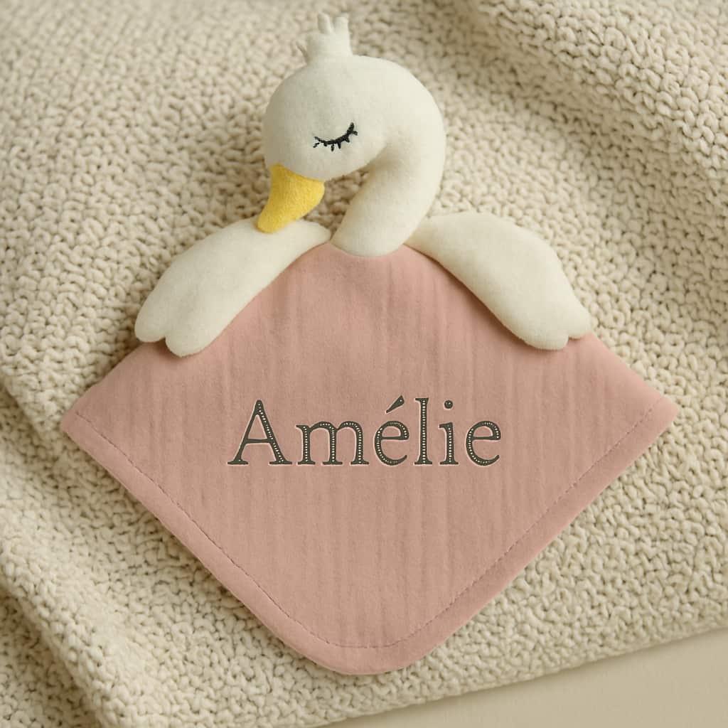 Doudou cygne personnalise avec le prenom amele