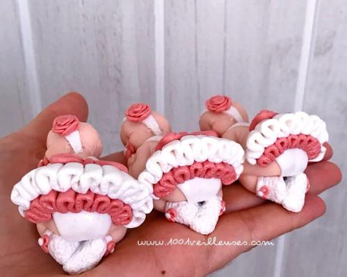 Figurine bebe fille robe