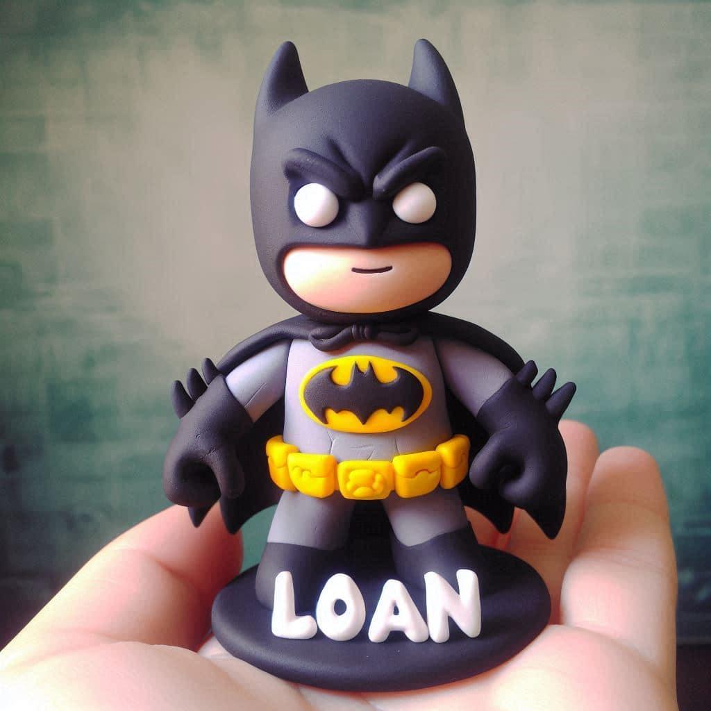 Figurine en fimo personnage batman dans les mains de la creatrice 1