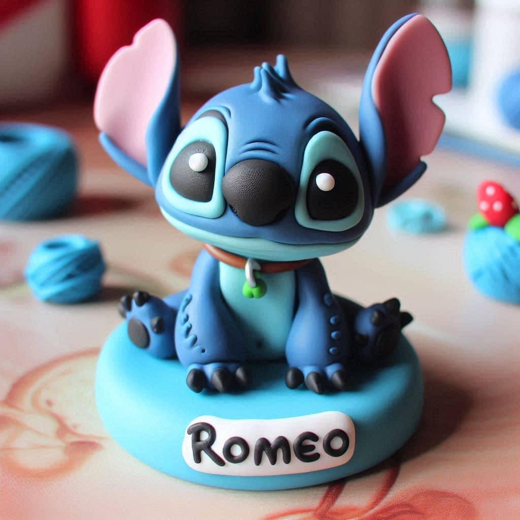 Figurine stitch en fimo personnalisee avec le prenom romeo