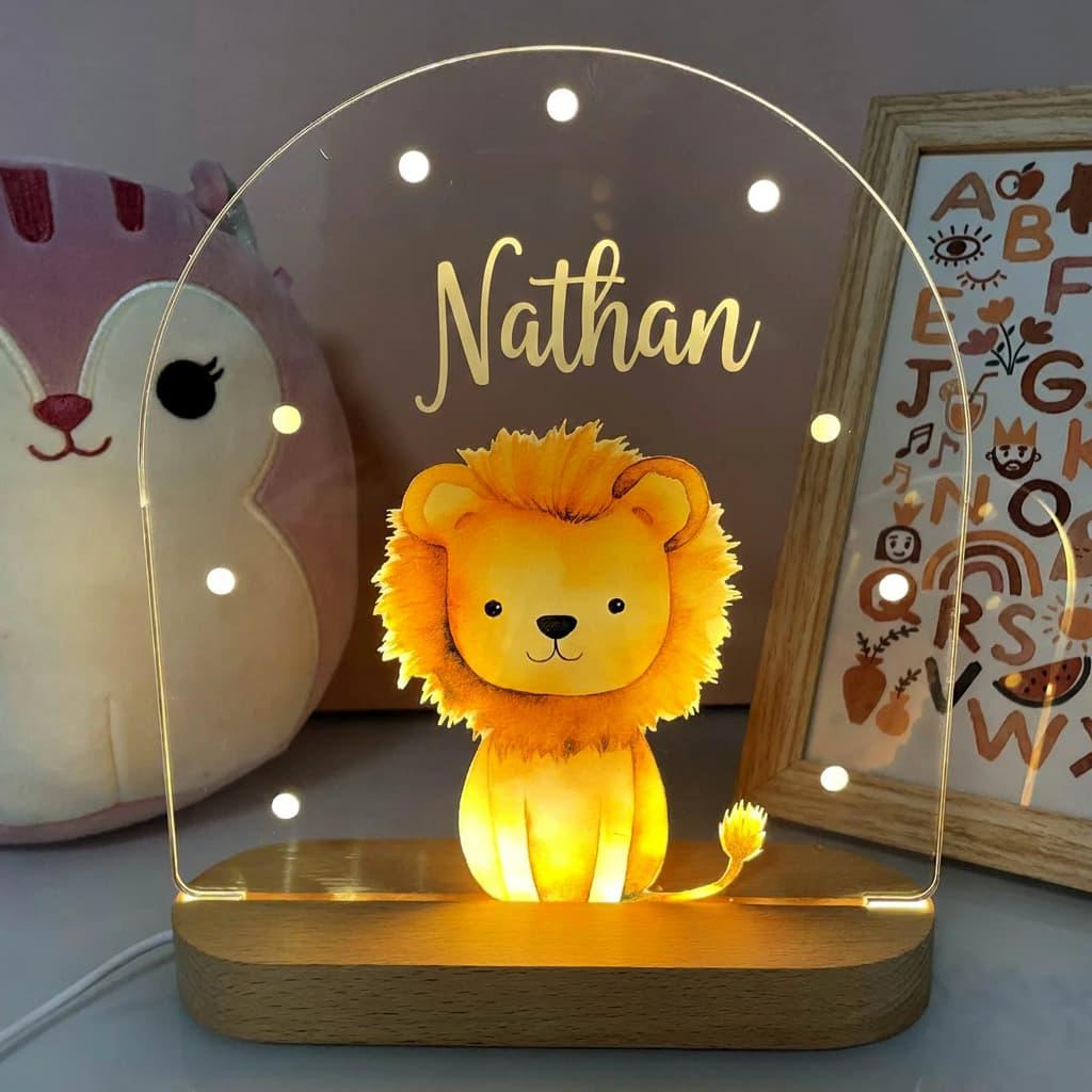 Lampe acrylique personnalisée avec le prénom Nathan modèle lion idée cadeau enfant