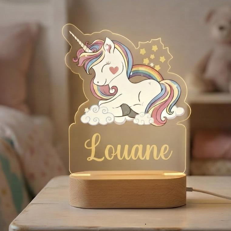 Lampe personnalisée avec le prénom Louane, modèle licorne magique