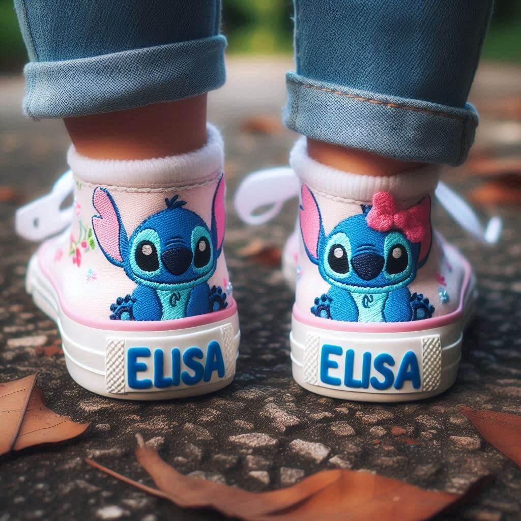 Le prenom elisa ecrit sur des baskets de fille theme stitch porte par une petite fille 1