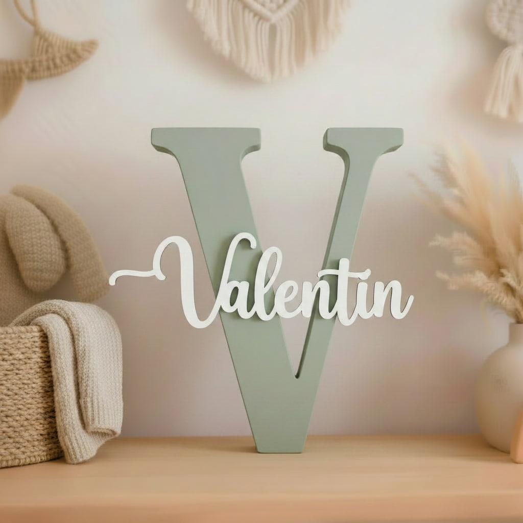 Lettre decorative v avec le prenom valentin