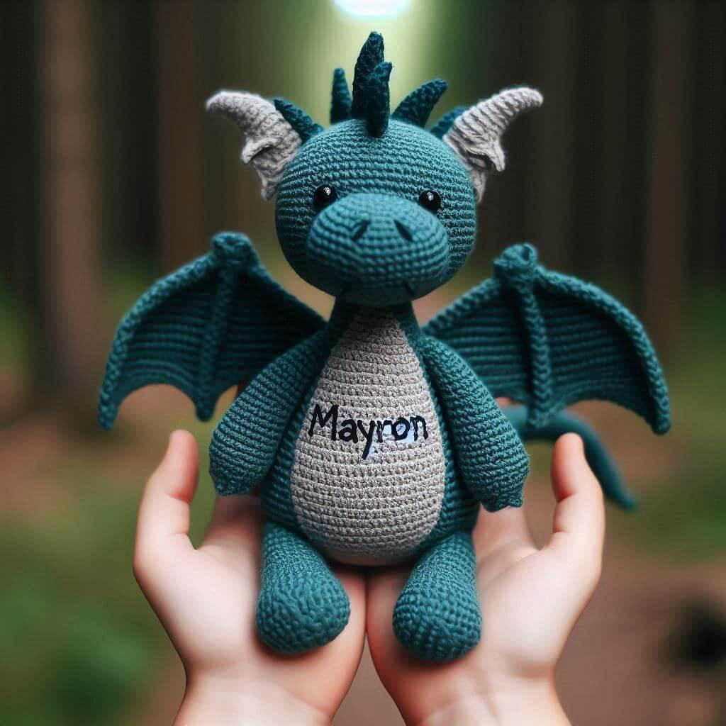 Peluche dragon personnalisee avec le prenom mayron