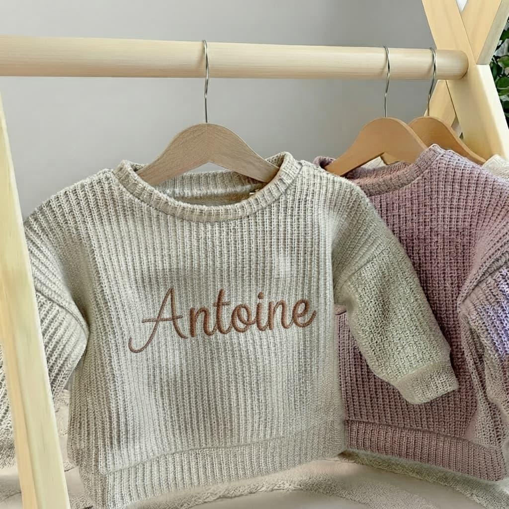 Pull brodé personnalisé avec le prénom Antoine