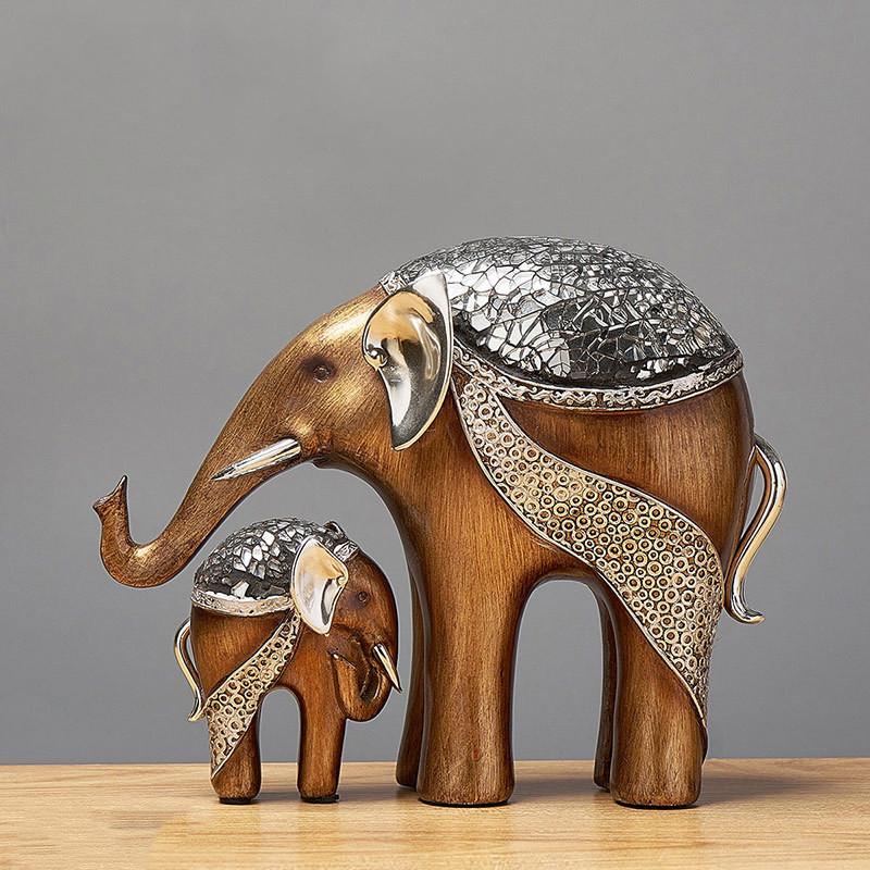 Statuette elephants mere et petit finition bois et mosaique argentee