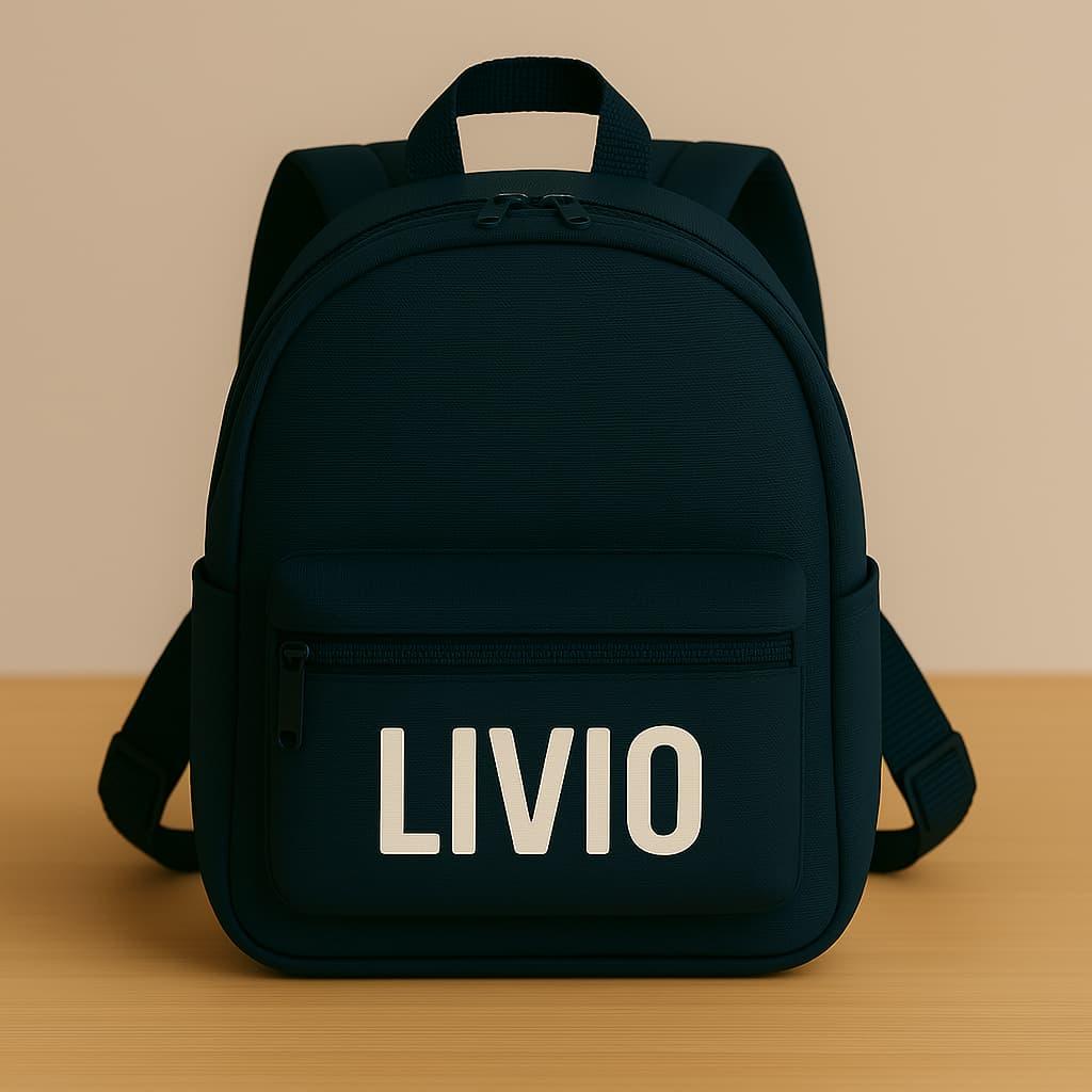 Un cartable d enfant personnalise avec le prenom livio au format carre