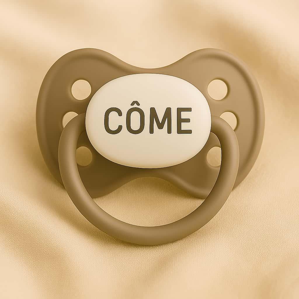 Une tetine pour bebe personnalisee avec le prenom come