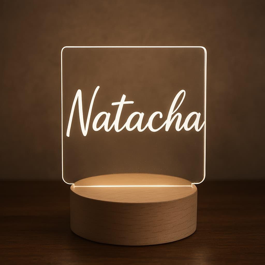 Une veilleuse acrylique personnalisee avec le prenom natacha