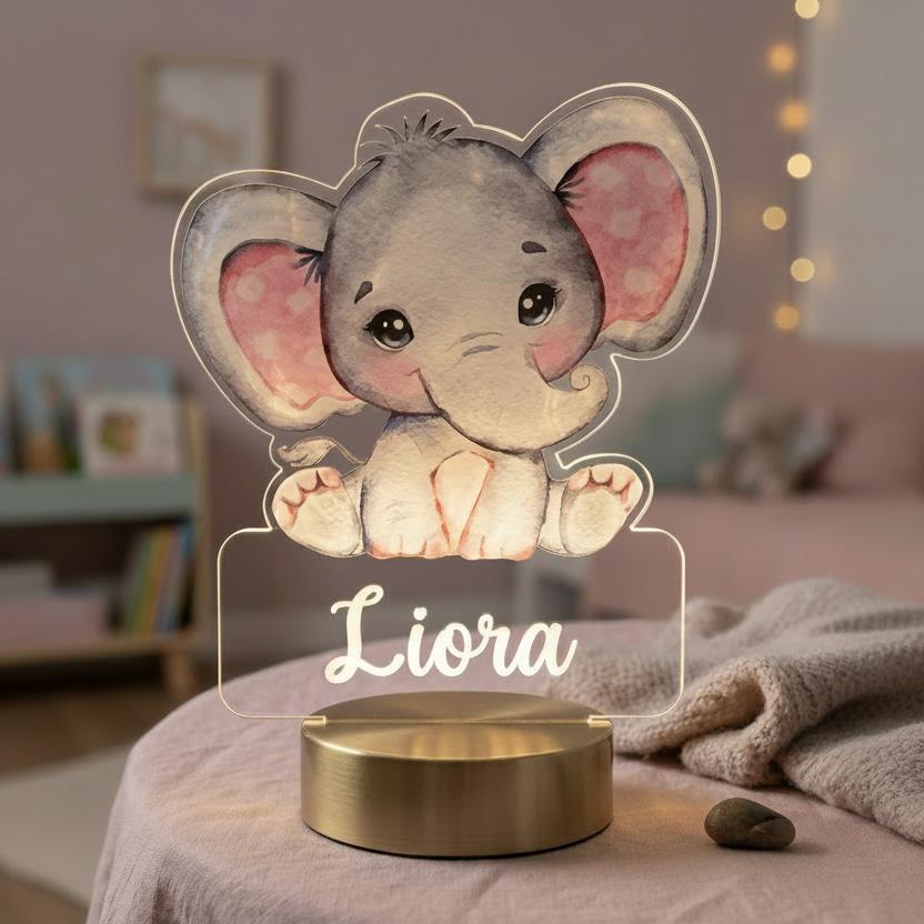 Veilleuse acrylique elephant personnalisee avec le prenom de liora idee cadeau enfant
